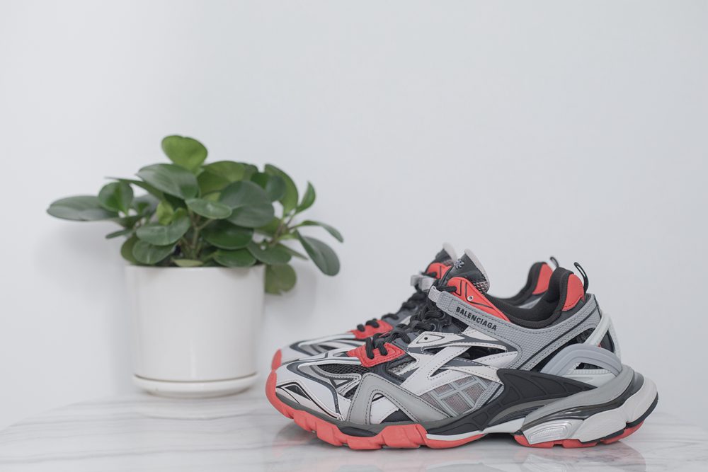 Balenciaga Wmns Track.2 Trainer 'Black Grey Red'