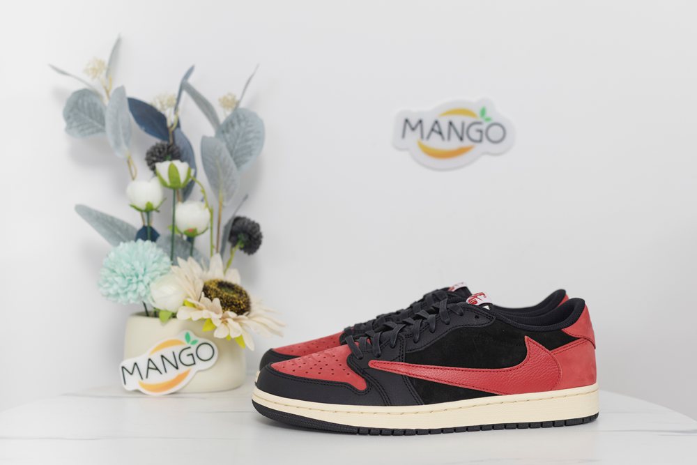 Travis Scott x Air Jordan 1 Low Bred