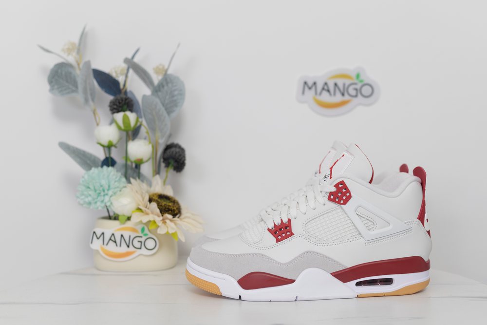 Nike SB x Air Jordan 4 Retro SP 'Varsity Red' Friends & Family
