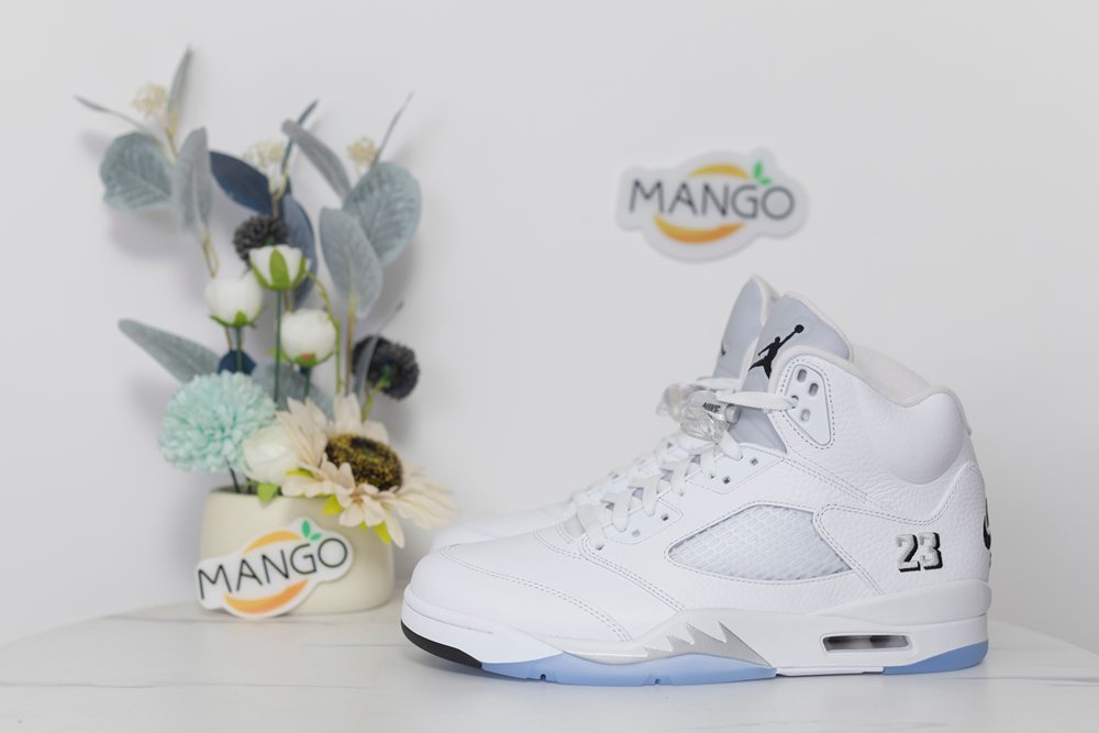 Air Jordan 5 Retro 'White Metallic' 2026